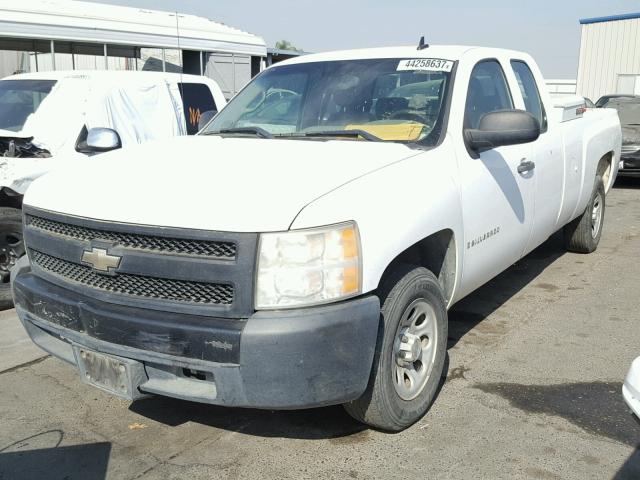 1GCEC19J87E593747 - 2007 CHEVROLET SILVERADO WHITE photo 2