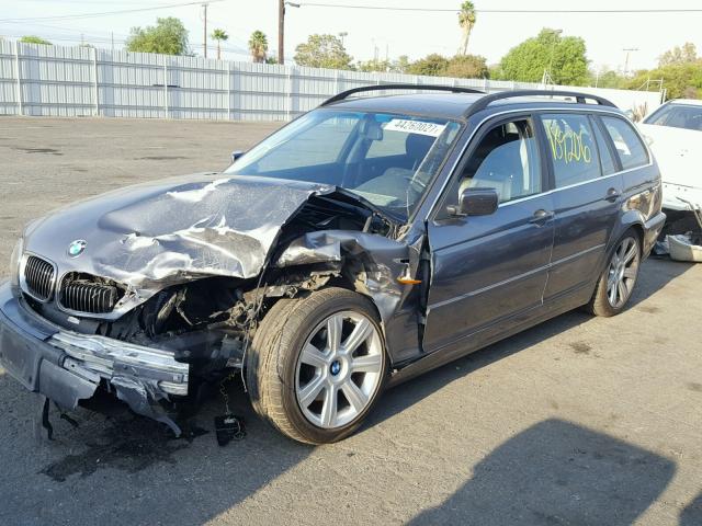 WBAEN33402PC10843 - 2002 BMW 325 IT GRAY photo 2