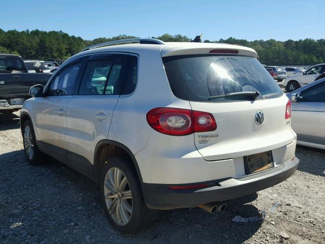 WVGAV7AX3AW508631 - 2010 VOLKSWAGEN TIGUAN WHITE photo 3