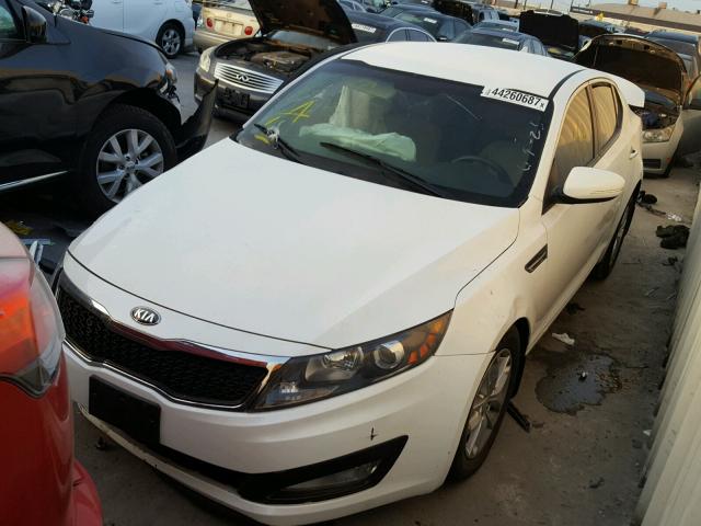 KNAGM4A75D5414936 - 2013 KIA OPTIMA LX WHITE photo 2