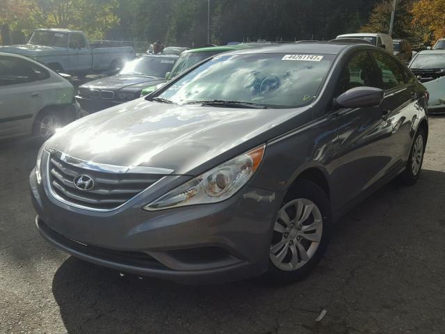 5NPEB4AC6BH265916 - 2011 HYUNDAI SONATA GRAY photo 2