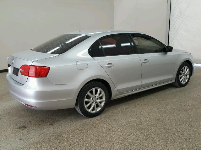 3VW2K7AJ6CM385937 - 2012 VOLKSWAGEN JETTA BASE Արծաթագույն լուսանկար 4
