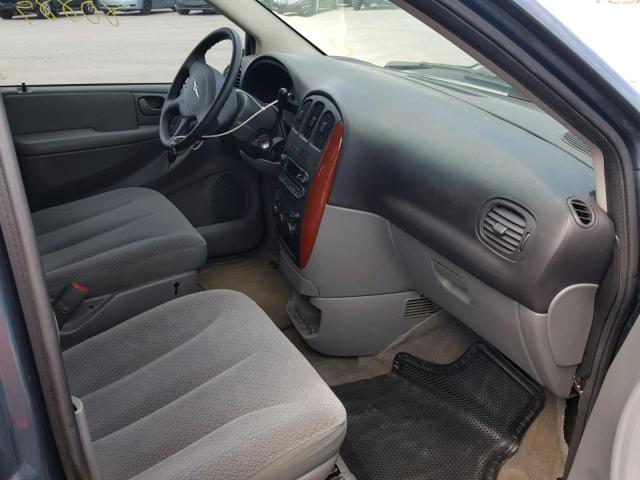1A4GP45R16B521163 - 2006 CHRYSLER TOWN & COU ლურჯი ფოტო 5