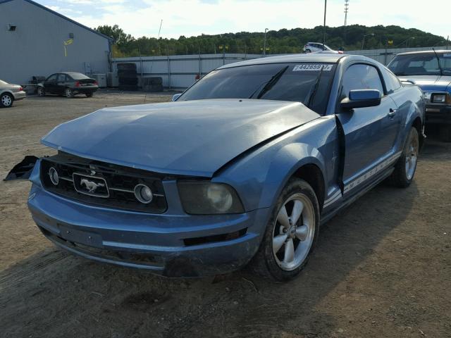 1ZVHT80N155173053 - 2005 FORD MUSTANG BLUE photo 2