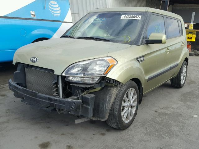 KNDJT2A5XD7587029 - 2013 KIA SOUL GREEN photo 2