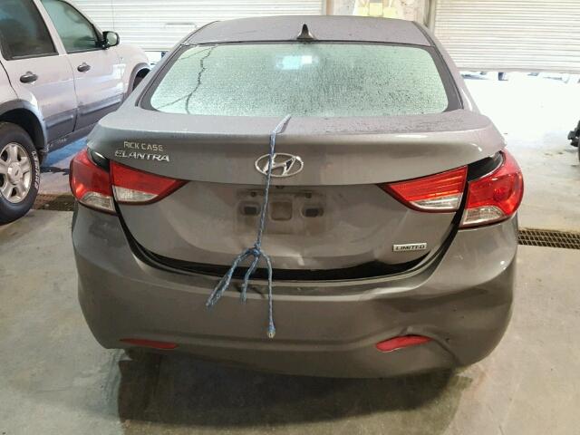 5NPDH4AEXDH338803 - 2013 HYUNDAI ELANTRA GRAY photo 9