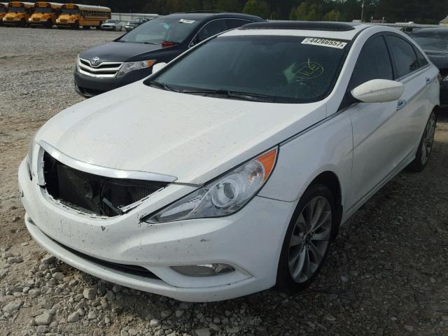 5NPEC4AB6CH407364 - 2012 HYUNDAI SONATA SE WHITE photo 2