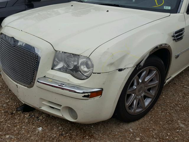 2C3AA63H55H522054 - 2005 CHRYSLER 300C WHITE photo 9