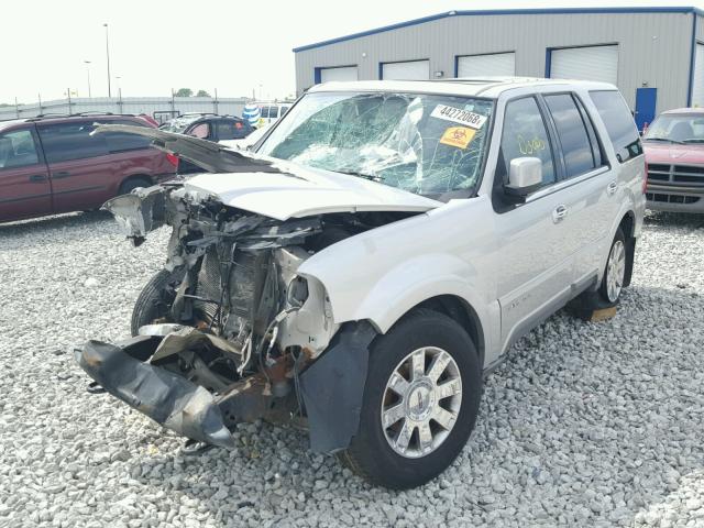 5LMFU28R73LJ46453 - 2003 LINCOLN NAVIGATOR Silber Foto 2