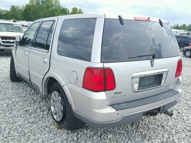 5LMFU28R73LJ46453 - 2003 LINCOLN NAVIGATOR Silber Foto 3