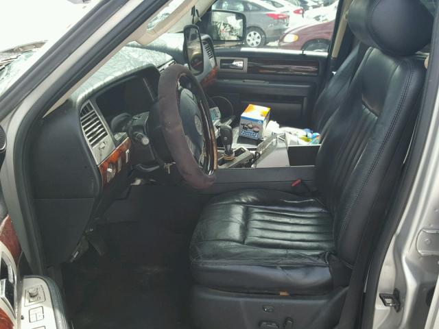 5LMFU28R73LJ46453 - 2003 LINCOLN NAVIGATOR Silber Foto 5