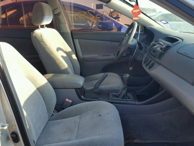 JTDBE32K220110464 - 2002 TOYOTA CAMRY LE SILVER photo 5
