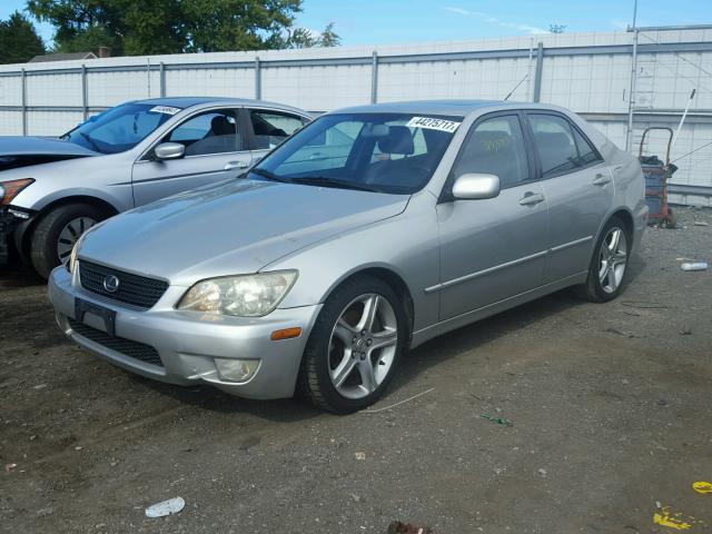 JTHBD192630067129 - 2003 LEXUS IS 300 SILVER photo 2