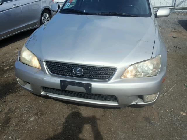 JTHBD192630067129 - 2003 LEXUS IS 300 SILVER photo 9