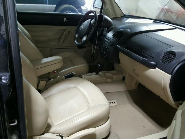 3VWDD21C2YM491946 - 2000 VOLKSWAGEN NEW BEETLE 黑色 照片 5