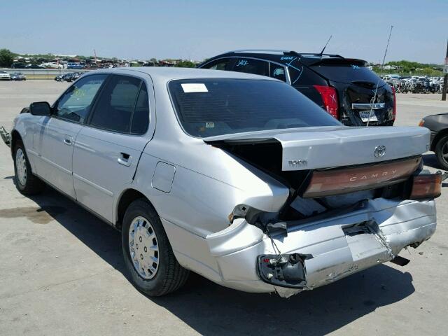 4T1SK12E0NU125044 - 1992 TOYOTA CAMRY LE SILVER photo 3