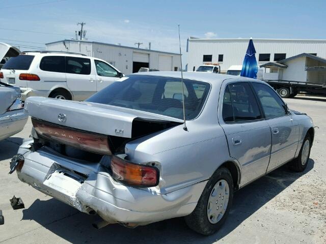 4T1SK12E0NU125044 - 1992 TOYOTA CAMRY LE SILVER photo 4