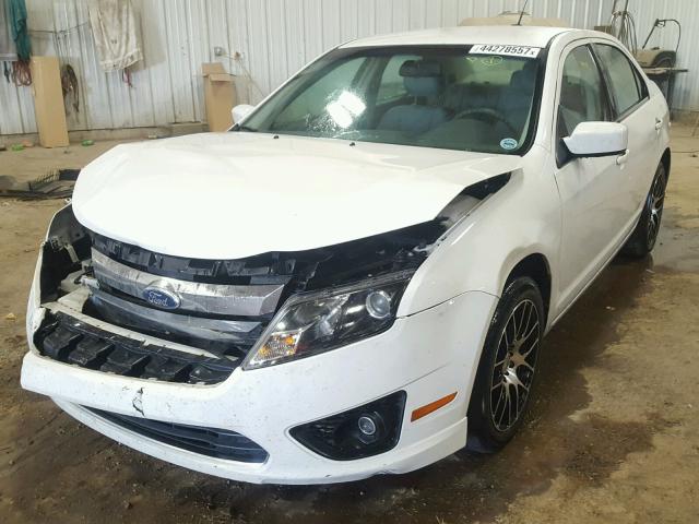 3FAHP0HG4CR143432 - 2012 FORD FUSION SE WHITE photo 2