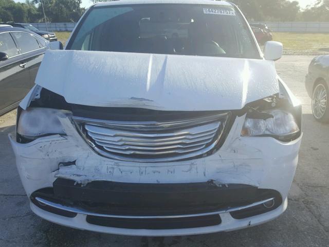 2C4RC1BG1ER255414 - 2014 CHRYSLER TOWN & COU WHITE photo 9