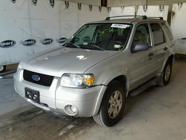 1FMYU031X7KC07114 - 2007 FORD ESCAPE SILVER photo 2