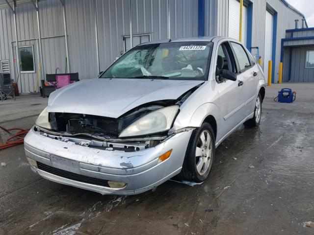 1FAFP38361W269632 - 2001 FORD FOCUS ZTS SILVER photo 2
