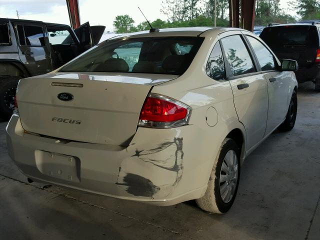 1FAHP3ENXAW180743 - 2010 FORD FOCUS S WHITE photo 4