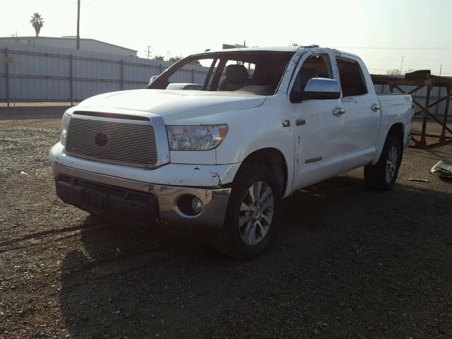 5TFEW5F10GX192362 - 2016 TOYOTA TUNDRA CRE WHITE photo 2