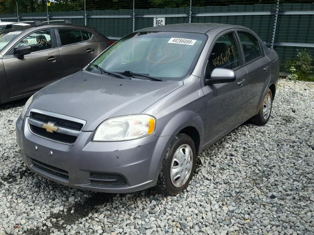 KL1TD5DE0AB094656 - 2010 CHEVROLET AVEO LS GRAY photo 2