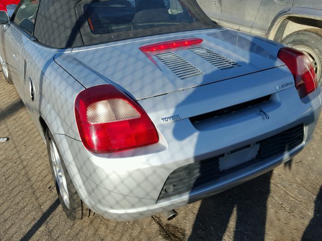 JTDFR320XY0009525 - 2000 TOYOTA MR2 SILVER photo 6