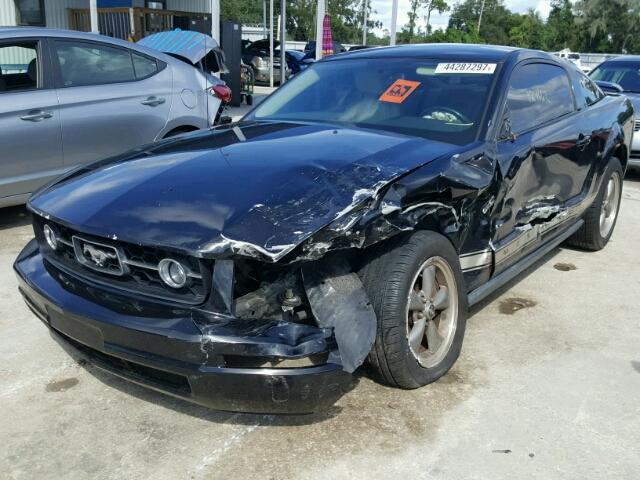 1ZVFT80N865118124 - 2006 FORD MUSTANG BLACK photo 2