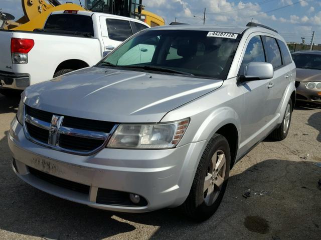 3D4PG5FV8AT264102 - 2010 DODGE JOURNEY SX SILVER photo 2