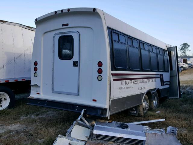 1GBJG31J2Y1265134 - 2000 CHEVROLET EXPRESS G3 WHITE photo 4