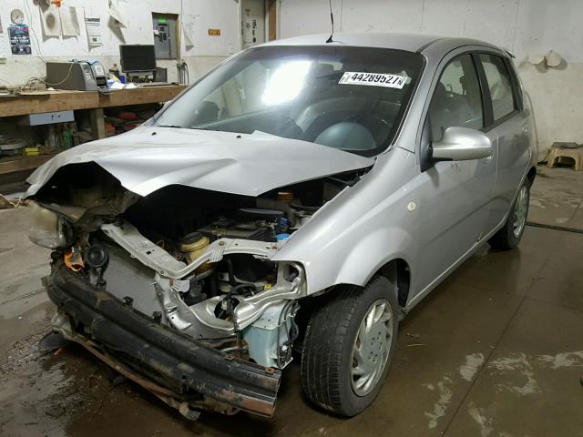 KL1TD626X5B343018 - 2005 CHEVROLET AVEO BASE ვერცხლისფერი ფოტო 2