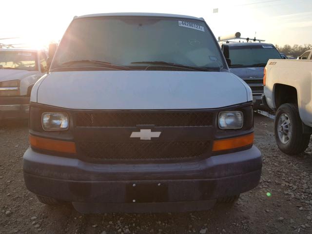 1GCFG15X281184798 - 2008 CHEVROLET EXPRESS G1 WHITE photo 9