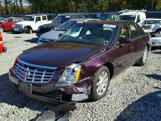 1G6KD57Y18U121004 - 2008 CADILLAC DTS MAROON photo 2