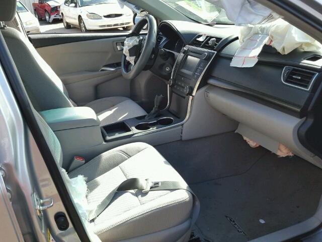 4T1BF1FK3GU155890 - 2016 TOYOTA CAMRY LE ვერცხლისფერი ფოტო 5