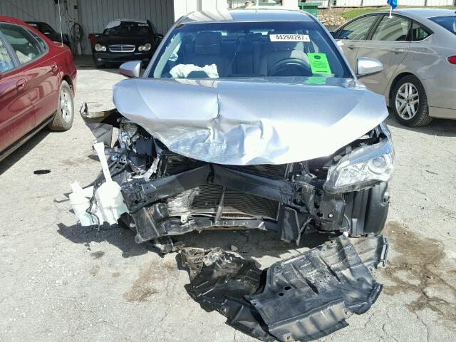 4T1BF1FK3GU155890 - 2016 TOYOTA CAMRY LE ვერცხლისფერი ფოტო 9