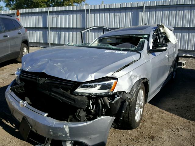 3VWD17AJ4EM335178 - 2014 VOLKSWAGEN JETTA SE SILVER photo 2