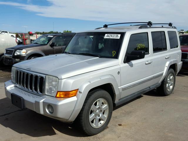 1J8HG58266C170493 - 2006 JEEP COMMANDER SILVER photo 2