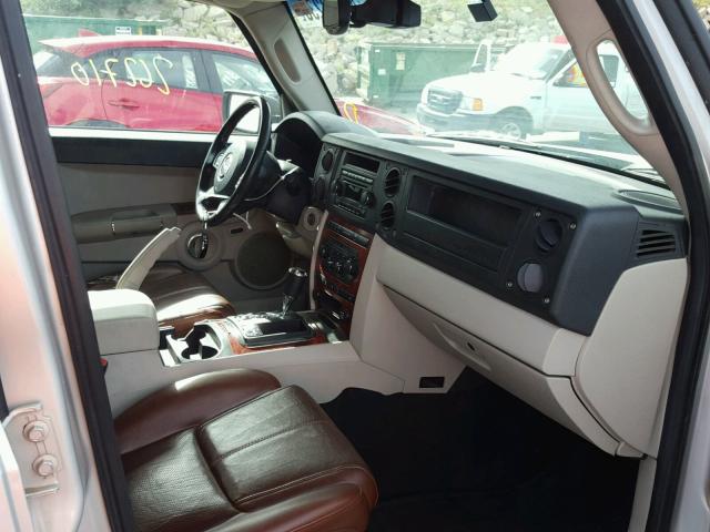 1J8HG58266C170493 - 2006 JEEP COMMANDER SILVER photo 5