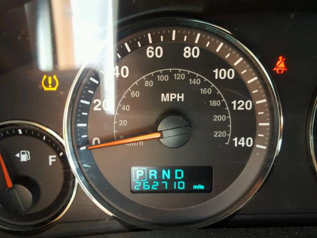 1J8HG58266C170493 - 2006 JEEP COMMANDER SILVER photo 8