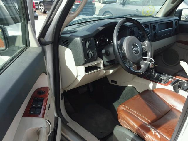 1J8HG58266C170493 - 2006 JEEP COMMANDER SILVER photo 9