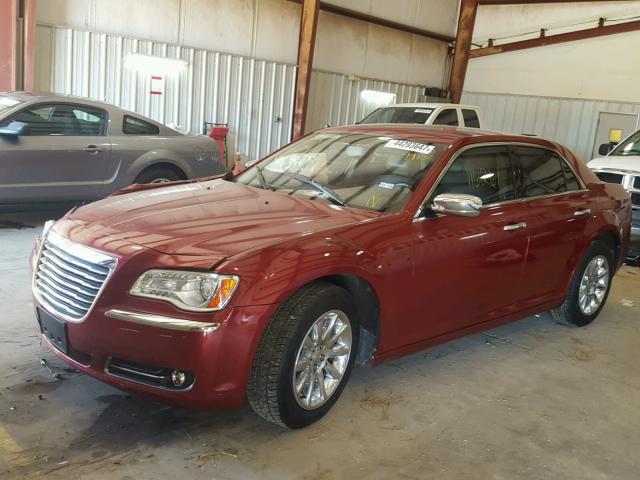 2C3CA5CGXBH529913 - 2011 CHRYSLER 300 LIMITE RED photo 2