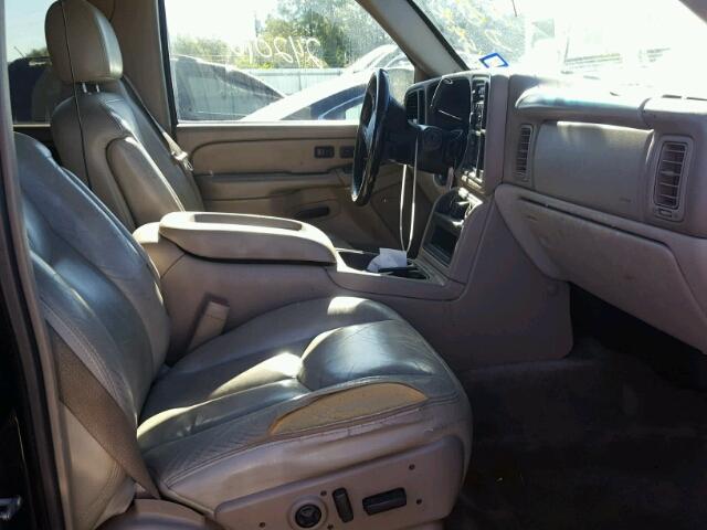 3GNEC16Z15G260653 - 2005 CHEVROLET SUBURBAN BLACK photo 5