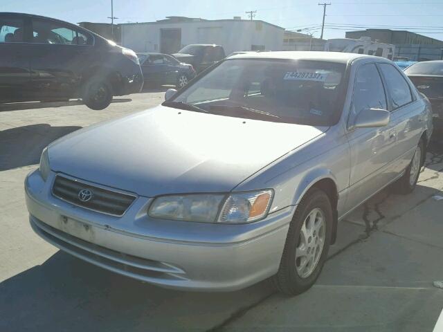 4T1BF22K81U119101 - 2001 TOYOTA CAMRY LE ვერცხლისფერი ფოტო 2