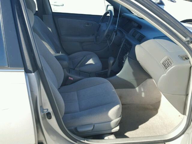 4T1BF22K81U119101 - 2001 TOYOTA CAMRY LE ვერცხლისფერი ფოტო 5