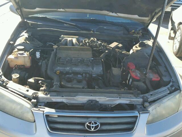 4T1BF22K81U119101 - 2001 TOYOTA CAMRY LE ვერცხლისფერი ფოტო 7