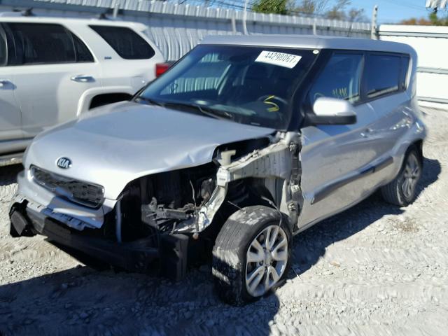 KNDJT2A61D7563484 - 2013 KIA SOUL + SILVER photo 2