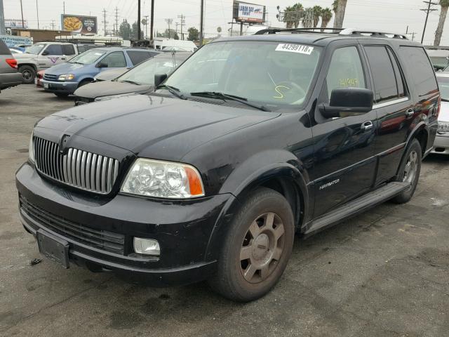 5LMFU27555LJ14943 - 2005 LINCOLN NAVIGATOR Қара фото 2