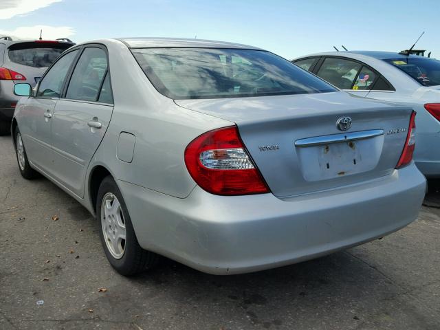 4T1BE32K52U104792 - 2002 TOYOTA CAMRY LE SILVER photo 3